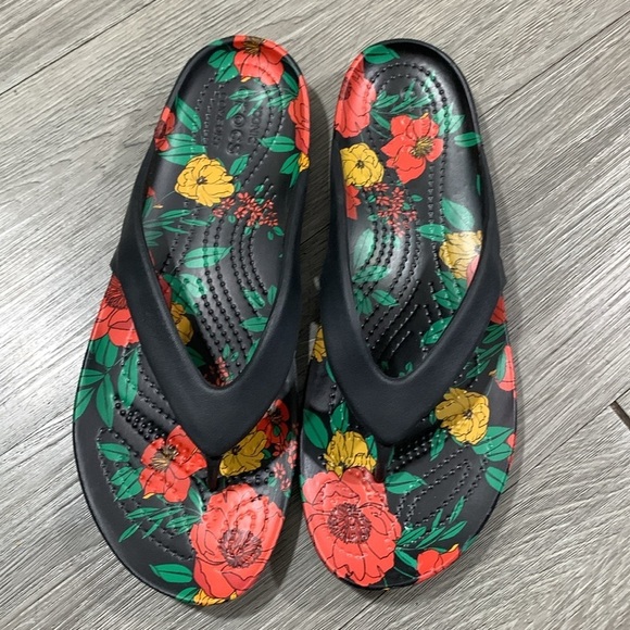 Crocs Kadee II Printed Floral FlipFlop Black/Floral Slip-On Thong Sandals size 9 - Picture 1 of 7